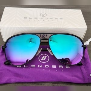 NWOT Blenders Eyewear Sunglasses - Flying Pretty